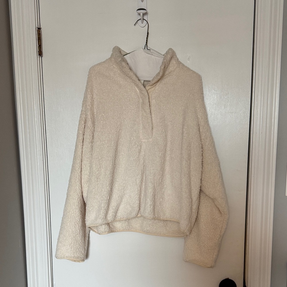 NWOT- H&M-  Cream Pullover Sweater- size medium